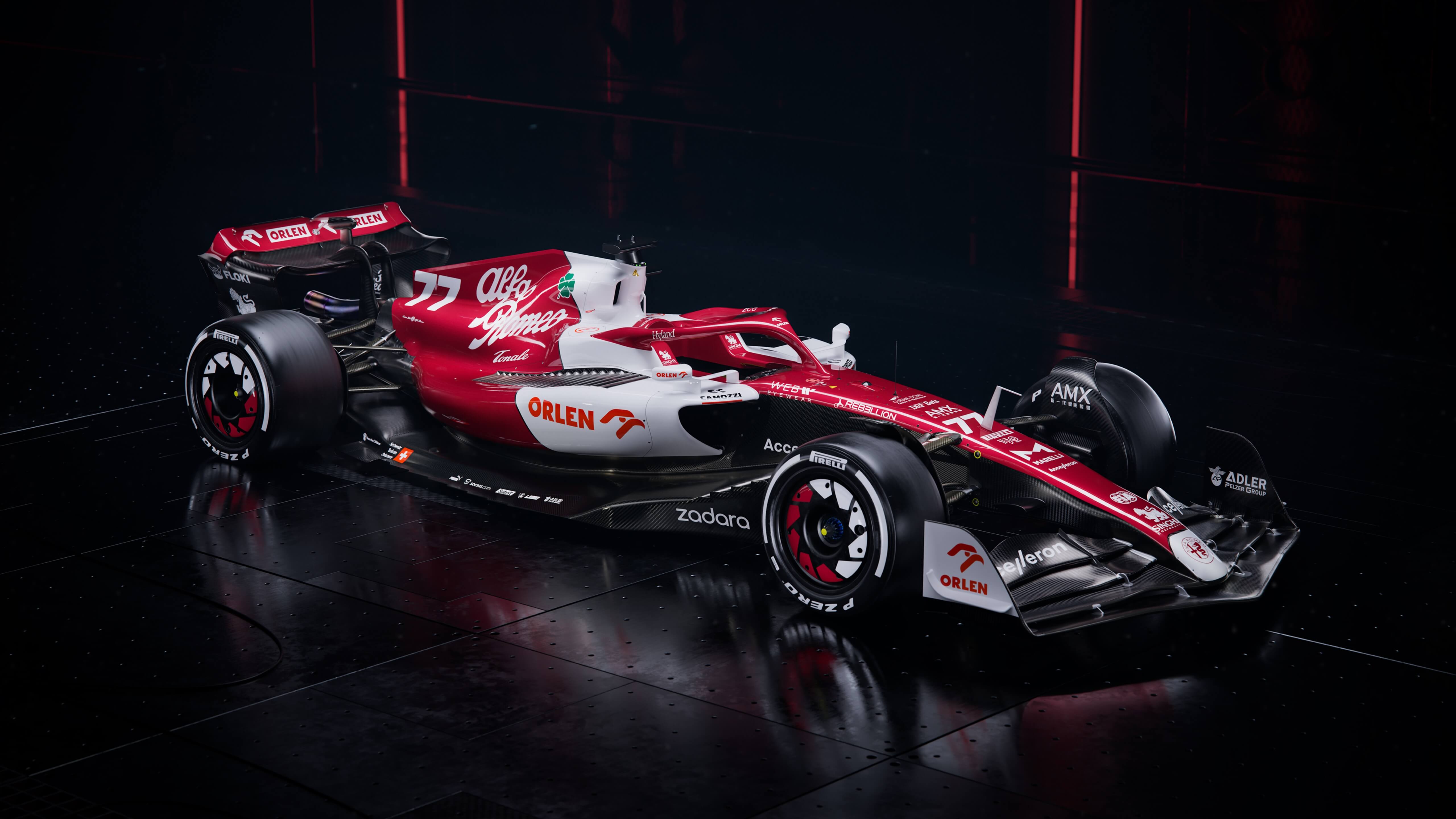 Esquina delantera derecha de el C43 el ultimo auto de la escuderia Alfa Romeo