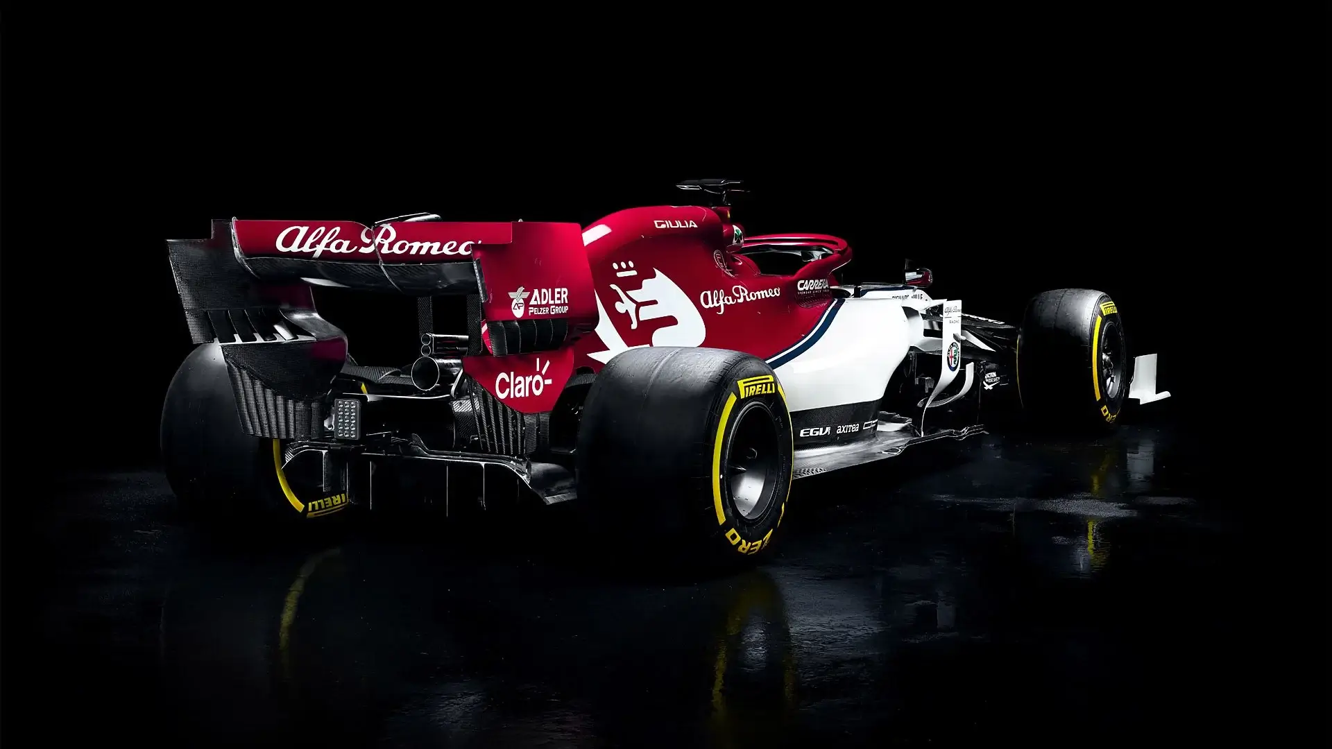 Esquina trasera derecha de el C43 el ultimo auto de la escuderia Alfa Romeo