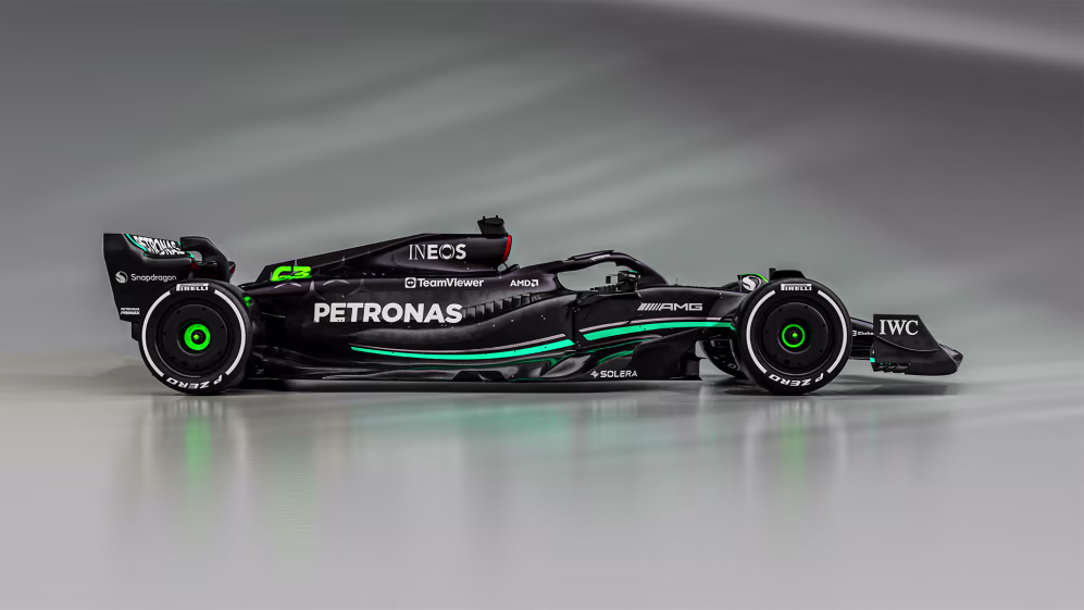 Lateral derecho del w14 el ultimo auto de Mercedes AMG Petronas
