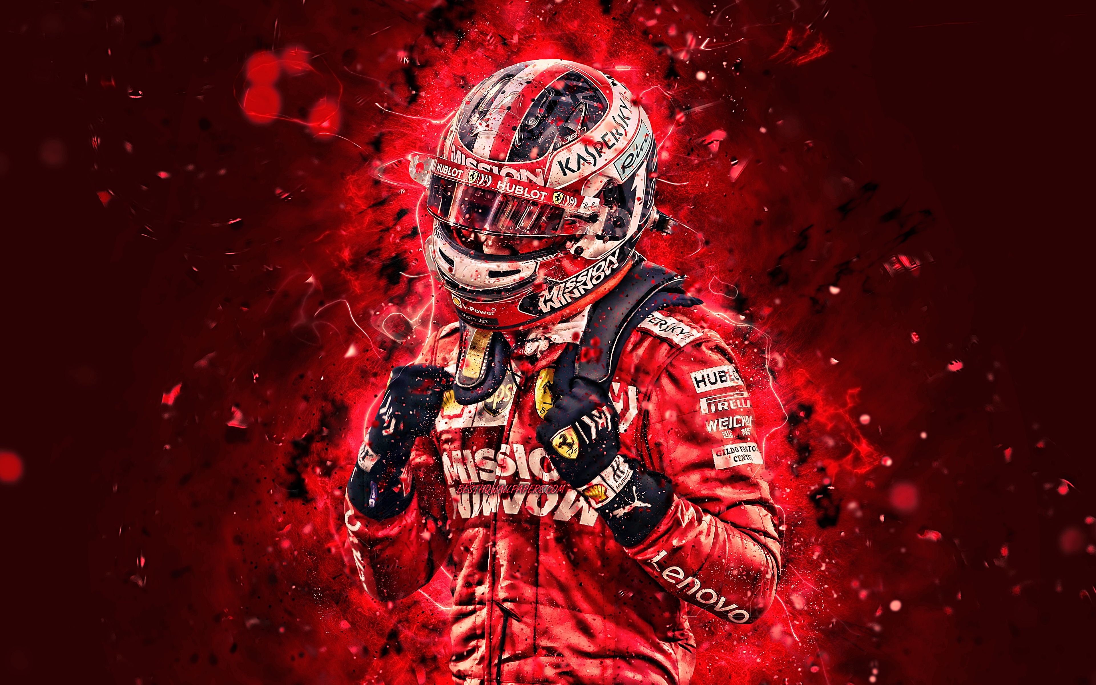 Charles leclerc con casco