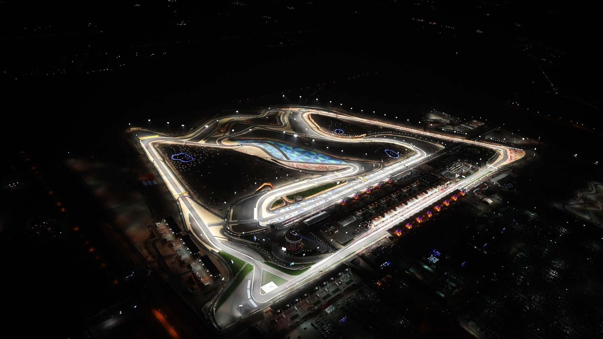 Pista de barein de noche