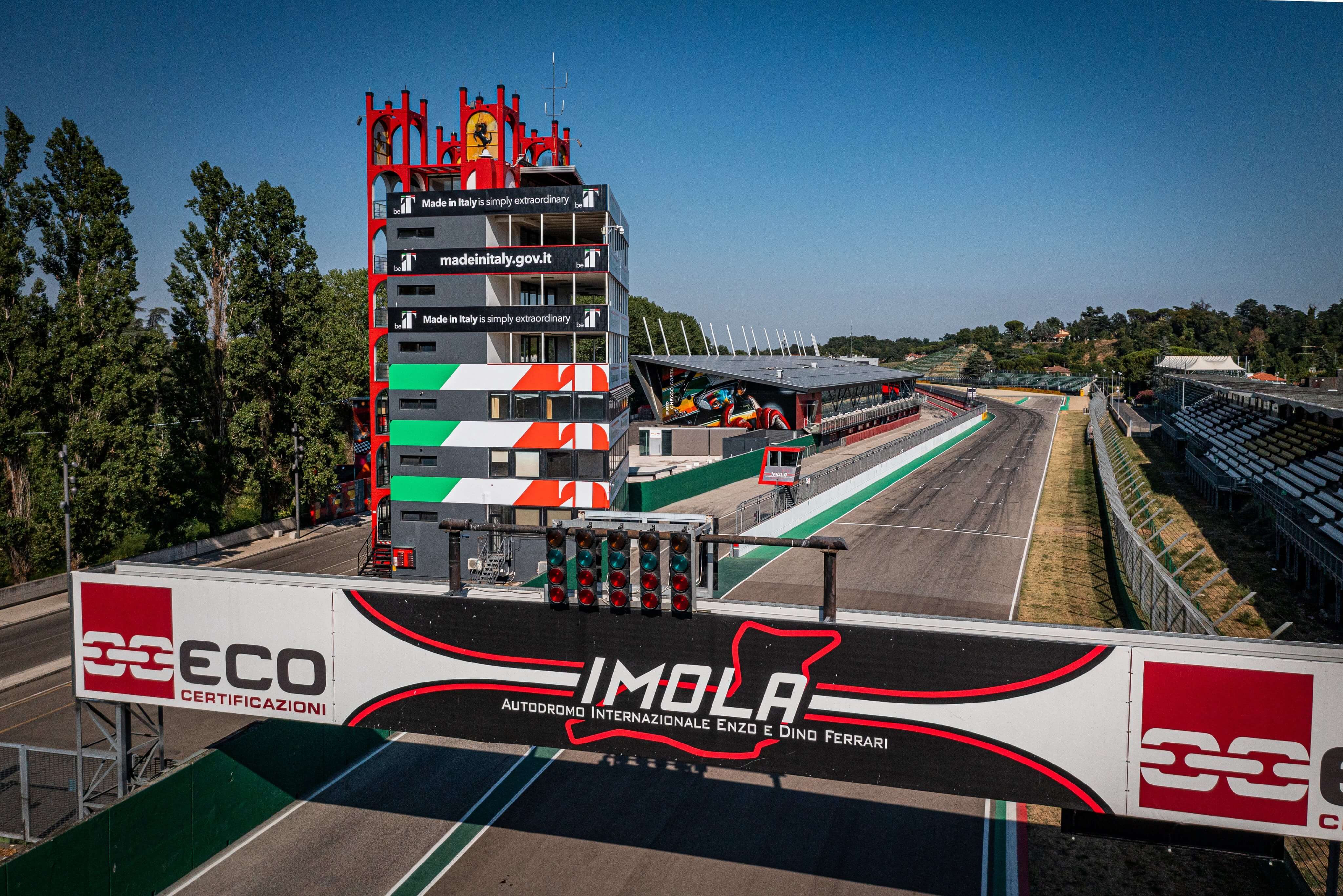 Torre de la recta principal del circuito de Emilia Romagna