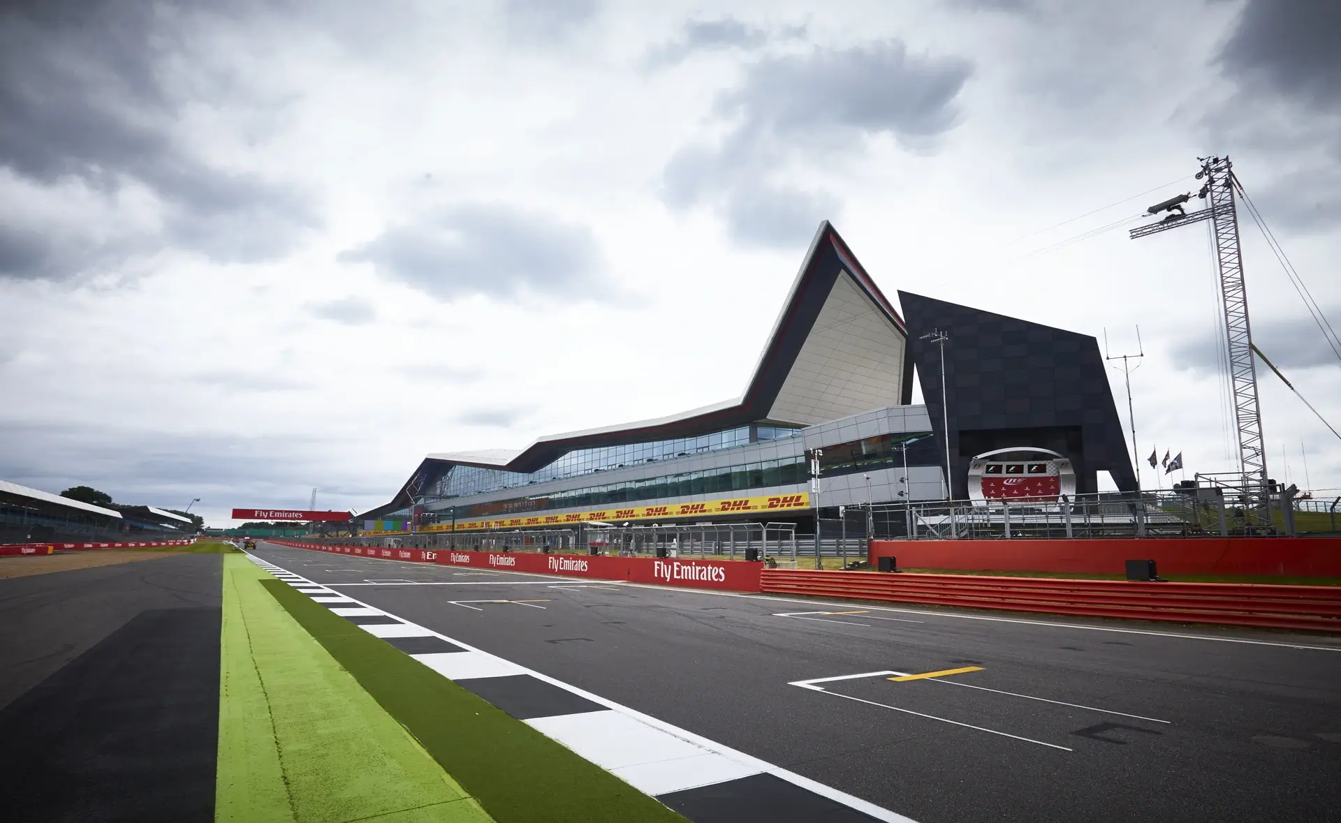 Fotografia de la largada del premio de Silverstone