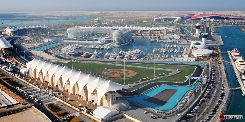 Fotografia desde la altura , de la curva 2 del circuito de yas marina